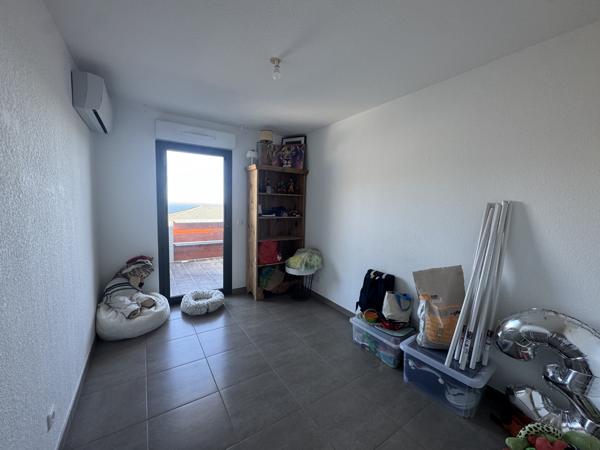 Appartement
         3 pièces
        - 70 m² 250 000 € *