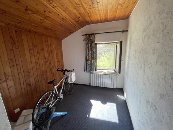 Les Thuiles (04400) Ancienne ferme en pierre transformée en maison/villa