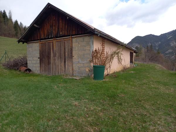 Les Thuiles (04400) Ancienne ferme en pierre transformée en maison/villa