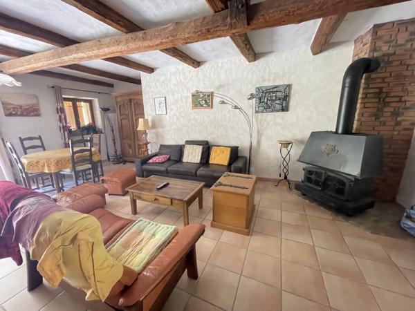 Les Thuiles (04400) Ancienne ferme en pierre transformée en maison/villa