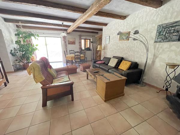 Les Thuiles (04400) Ancienne ferme en pierre transformée en maison/villa