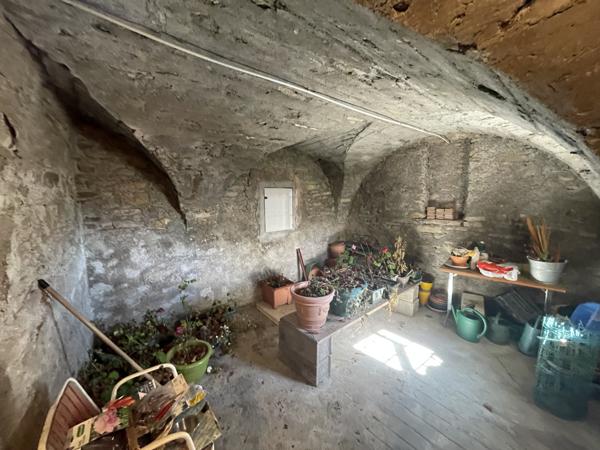 Les Thuiles (04400) Ancienne ferme en pierre transformée en maison/villa