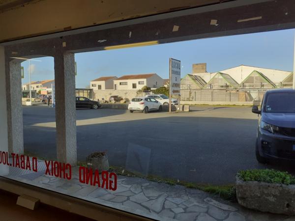 À VENDRE - LOCAL COMMERCIAL 225 m² - EMPLACEMENT STRATÉGIQUE