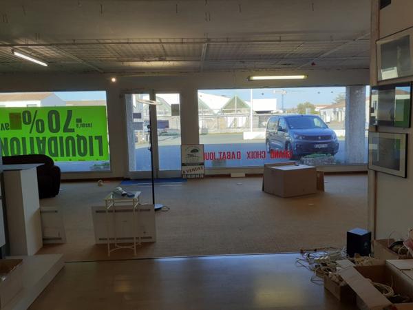 À VENDRE - LOCAL COMMERCIAL 225 m² - EMPLACEMENT STRATÉGIQUE