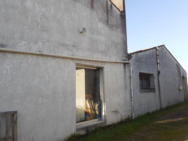 À VENDRE - LOCAL COMMERCIAL 225 m² - EMPLACEMENT STRATÉGIQUE
