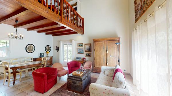 A VENDRE - Maison familiale type 6 - 152m² - Nîmes