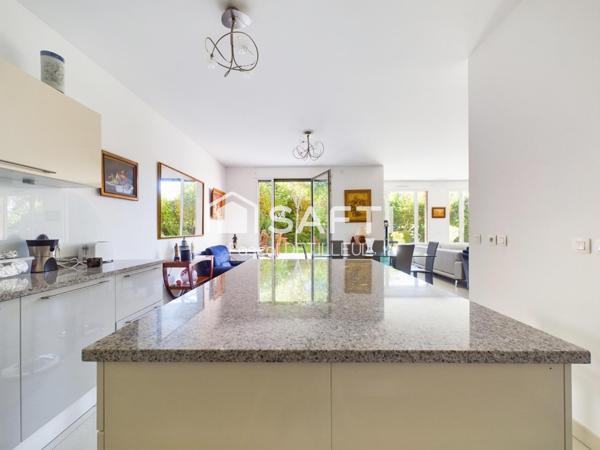 GARCHES- Buzenval - Domaine le Cottage appartement 5 pièces 126m2 avec jardin