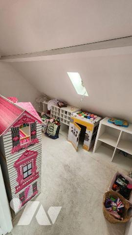 SAINT POL SUR MER
Maison en briques avec une mitoyenneté comp. :

Au RDC, Entrée, WC, salle ...