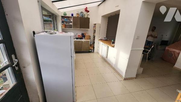 SAINT POL SUR MER
Maison en briques avec une mitoyenneté comp. :

Au RDC, Entrée, WC, salle ...