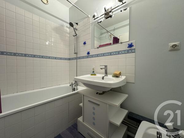 Appartement F2 à vendre  2 pièces - 52,66 m 2   ROYAN  - 17