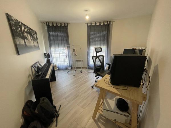 Location                                                      Appartement
                        
                     3 pièces                      54 m2                     à Saint-Quentin