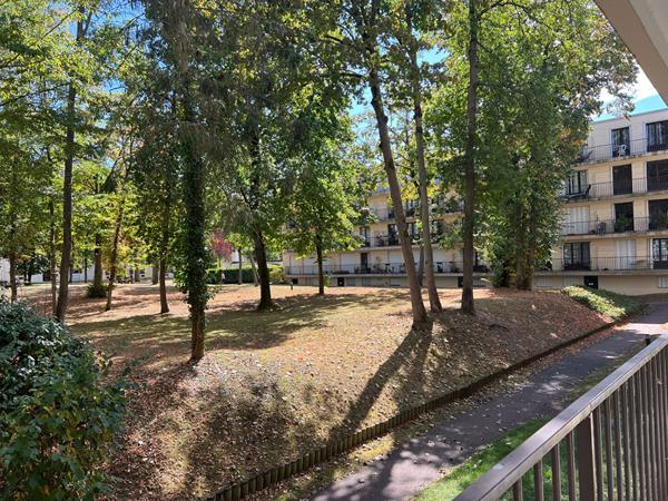 Appartement sur la commune de L Isle Adam de 77 m2 lumiere traversante