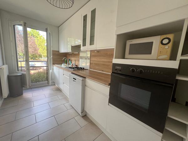 Appartement sur la commune de L Isle Adam de 77 m2 lumiere traversante