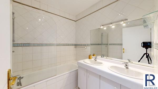 Le Plessis-Robinson (92350) Le Plessis-Robinson Coeur de Ville, Bel appartement de 3 pièces 71 m2 avec balcon parking boxé et cave