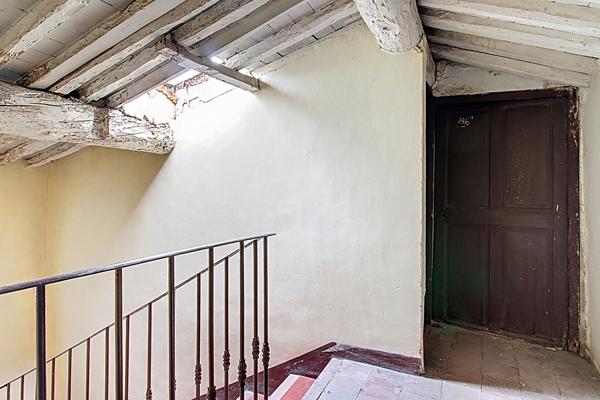 A VENDRE EN EXCLUSIVITE ! Immeuble Vidauban- Emplacement N°1 - Local commercial - 3 appartements T2 - Jardinet