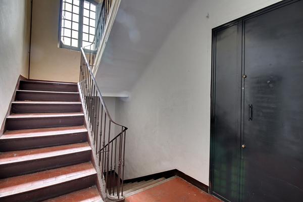 A VENDRE EN EXCLUSIVITE ! Immeuble Vidauban- Emplacement N°1 - Local commercial - 3 appartements T2 - Jardinet