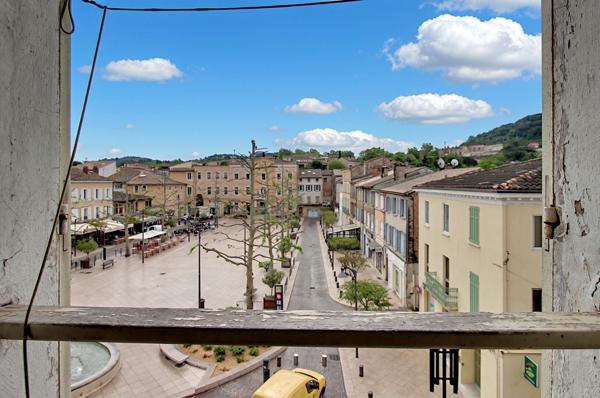 A VENDRE EN EXCLUSIVITE ! Immeuble Vidauban- Emplacement N°1 - Local commercial - 3 appartements T2 - Jardinet