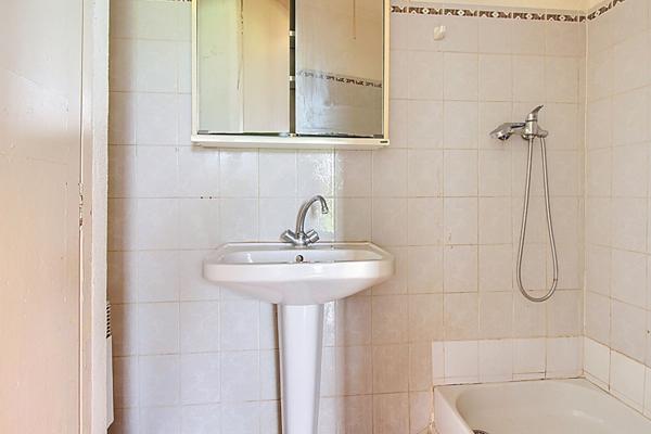A VENDRE EN EXCLUSIVITE ! Immeuble Vidauban- Emplacement N°1 - Local commercial - 3 appartements T2 - Jardinet
