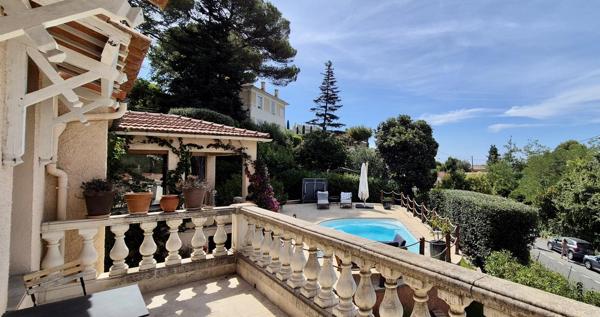 Magnifique villa traditionnelle entièrement rénovée à Mougins