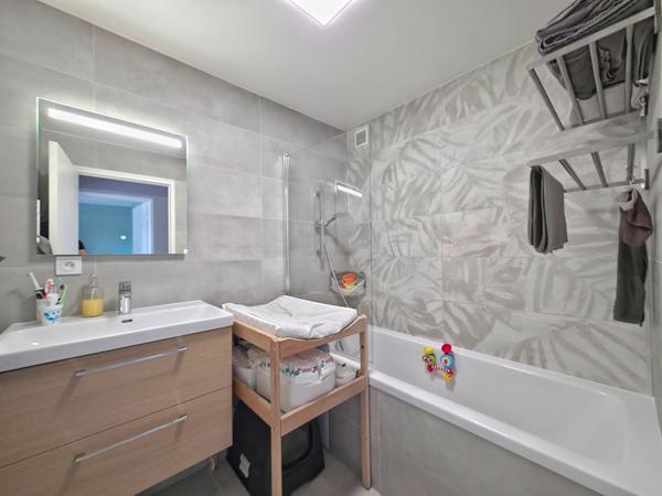 Appartement La Garde 4 pièce(s) 78 m² - Proche des commodités - Ascenseur - Facilité de stationnement - Aucun travaux à prévoir