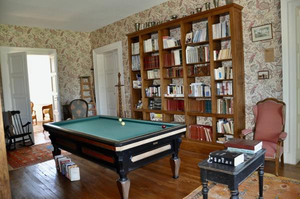 Château Classé de 1840 avec Dépendance et Installations Équestres sur 5,11 ha