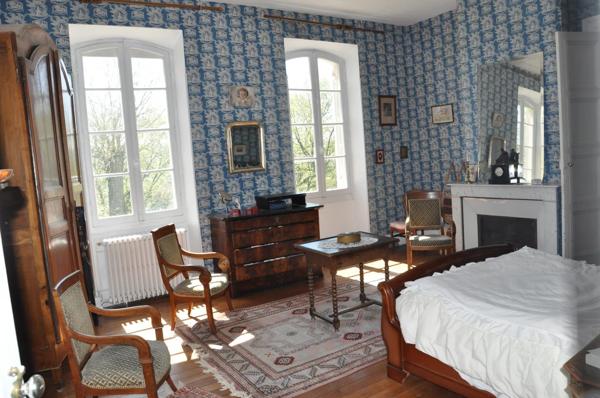 Château Classé de 1840 avec Dépendance et Installations Équestres sur 5,11 ha