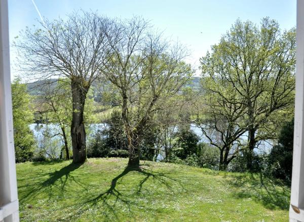 Château Classé de 1840 avec Dépendance et Installations Équestres sur 5,11 ha