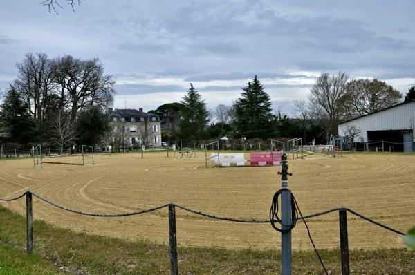 Château Classé de 1840 avec Dépendance et Installations Équestres sur 5,11 ha