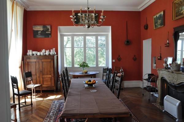 Château Classé de 1840 avec Dépendance et Installations Équestres sur 5,11 ha