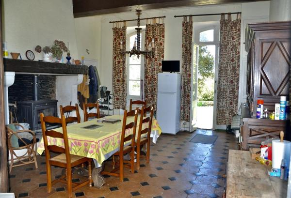 Château Classé de 1840 avec Dépendance et Installations Équestres sur 5,11 ha