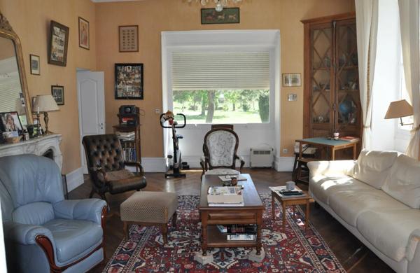 Château Classé de 1840 avec Dépendance et Installations Équestres sur 5,11 ha