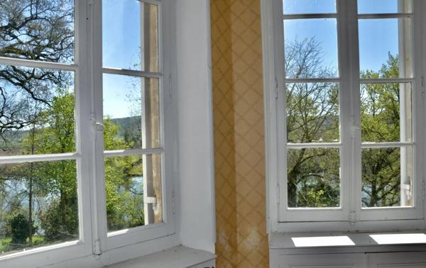 Château Classé de 1840 avec Dépendance et Installations Équestres sur 5,11 ha