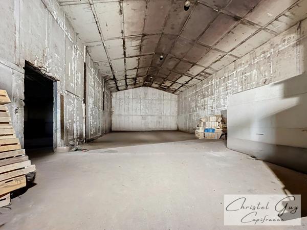 A vendre Vaas (72500), 10 minutes de Montval sur Loir – En campagne, ensemble immobilier avec maison d’habitation et vaste entrepôt