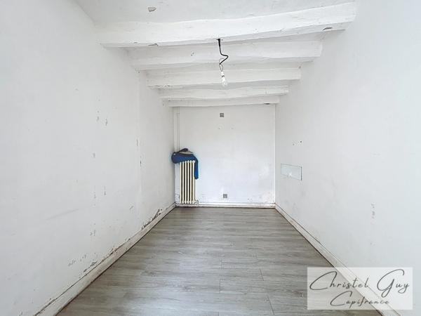 A vendre Vaas (72500), 10 minutes de Montval sur Loir – En campagne, ensemble immobilier avec maison d’habitation et vaste entrepôt