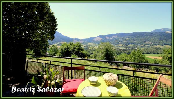 A Seyne-les-Alpes appartement T2, 31 m² avec terrasse, jardin et grand atelier dans un environnement très calme.