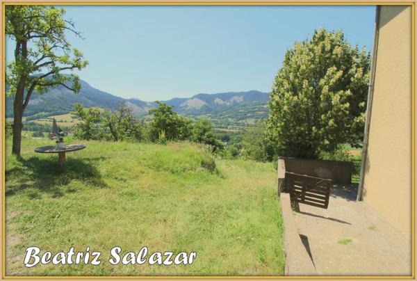 A Seyne-les-Alpes appartement T2, 31 m² avec terrasse, jardin et grand atelier dans un environnement très calme.