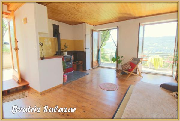 A Seyne-les-Alpes appartement T2, 31 m² avec terrasse, jardin et grand atelier dans un environnement très calme.