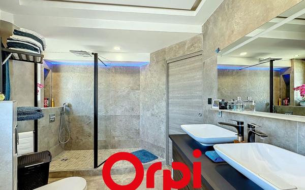 Appartement à vendre    3 pièces • 81,76 m2 Bandol