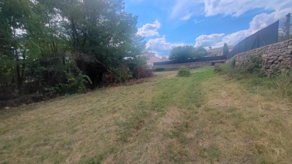 Joyeuse (07260) Terrain constructible pour promoteur ou investisseur