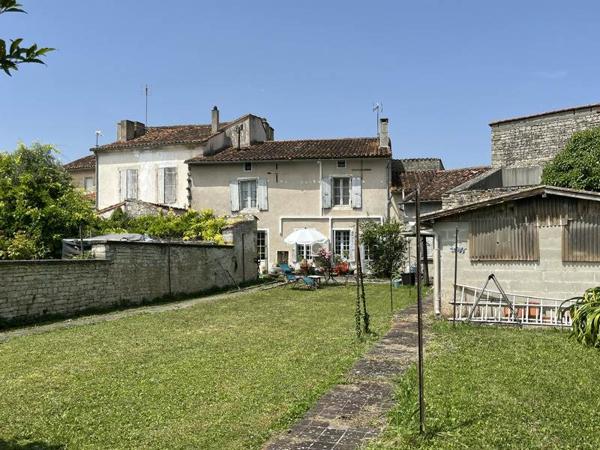 Maison à vendre |  Aigre |  5 pièces | 170,5 m²