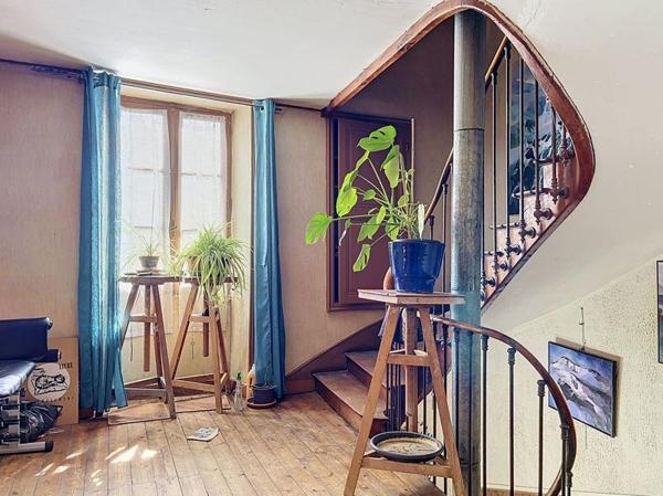 Maison à vendre 108 600 € Aigre 5 p 170,5 m² DPE D