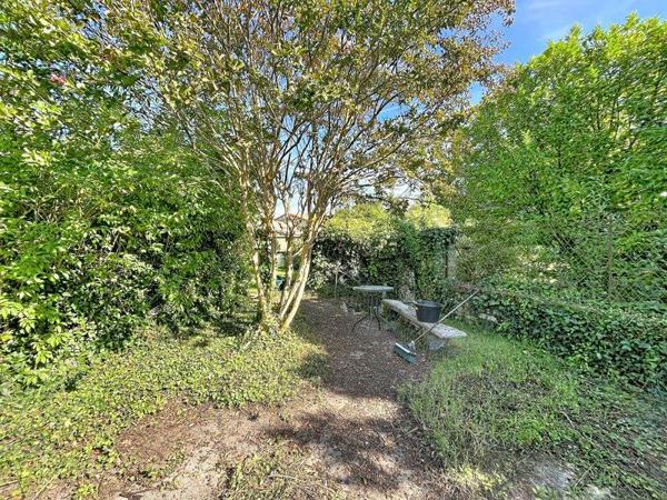 Maison à vendre 108 600 € Aigre 5 p 170,5 m² DPE D