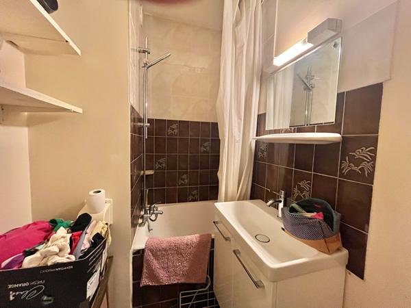 Appartement Pau 1 pièce(s) 17.20 m2 + parking + local  à vélos