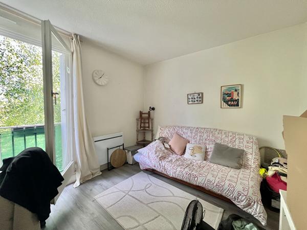 Appartement Pau 1 pièce(s) 17.20 m2 + parking + local  à vélos