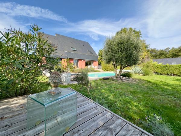BAGNEUX, Maison familiale 4 chambres sur jardin arboré-clos avec terrasses et piscine chauffée.