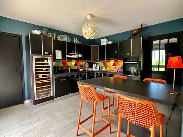 BAGNEUX, Maison familiale 4 chambres sur jardin arboré-clos avec terrasses et piscine chauffée.