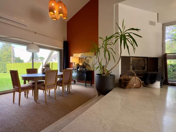 BAGNEUX, Maison familiale 4 chambres sur jardin arboré-clos avec terrasses et piscine chauffée.