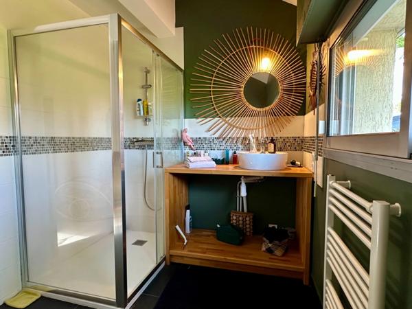 BAGNEUX, Maison familiale 4 chambres sur jardin arboré-clos avec terrasses et piscine chauffée.