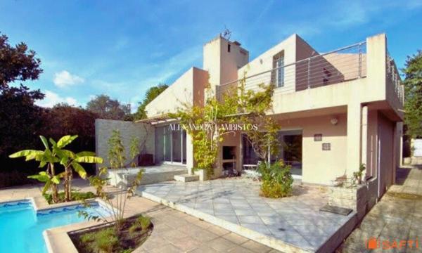 Villa d'architecte - 6 pièces - 209m²