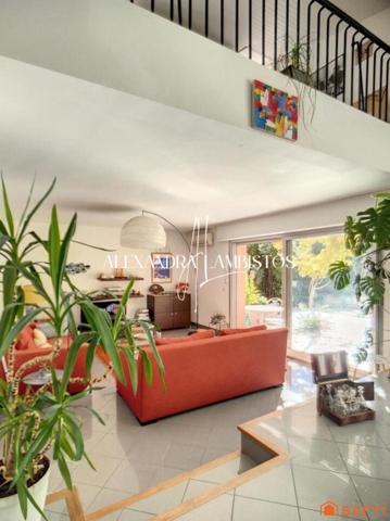 Villa d'architecte - 6 pièces - 209m²